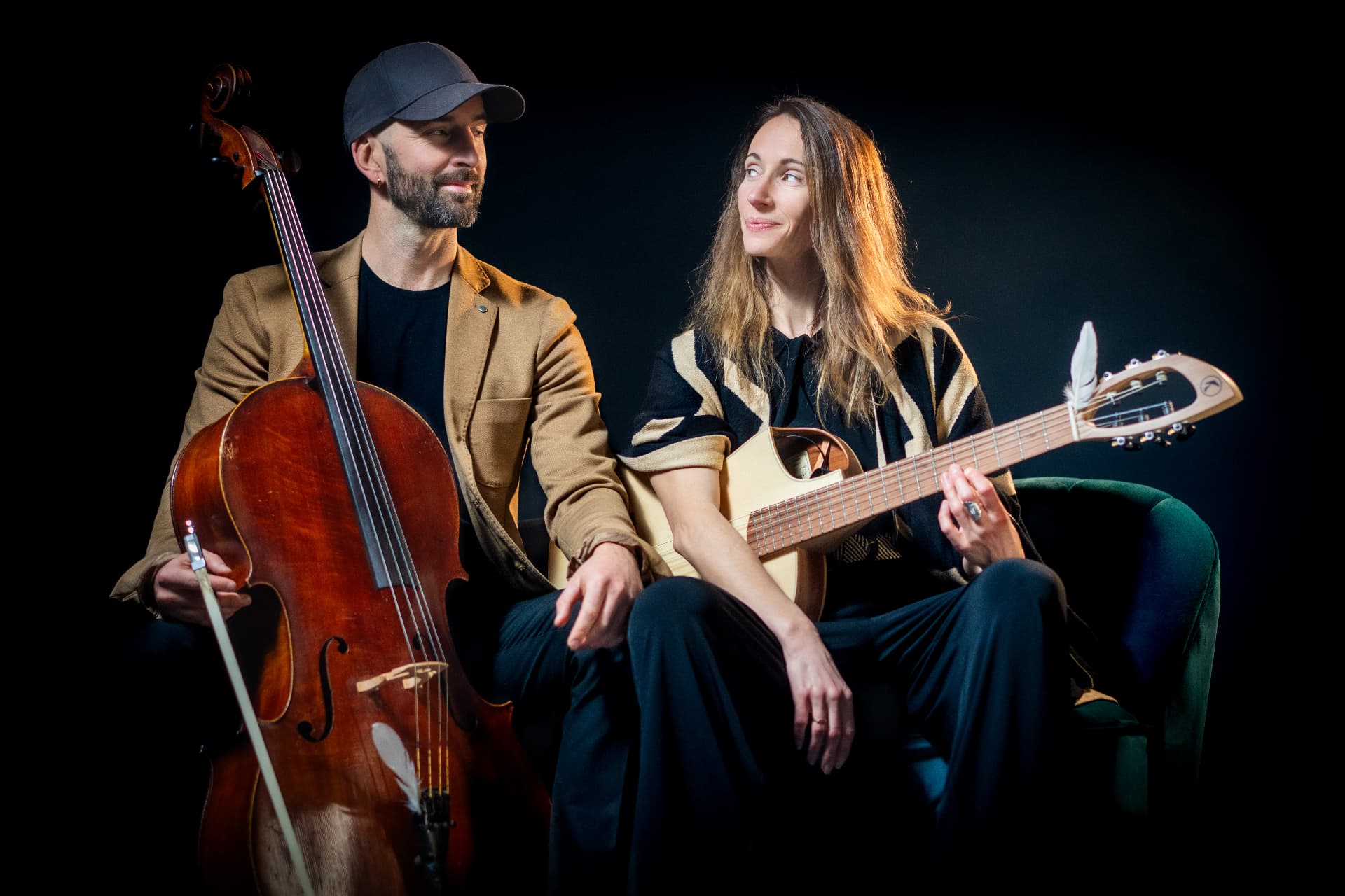 Anne-Laure et Djen, le duo SWAN, avec guitare et violoncelle